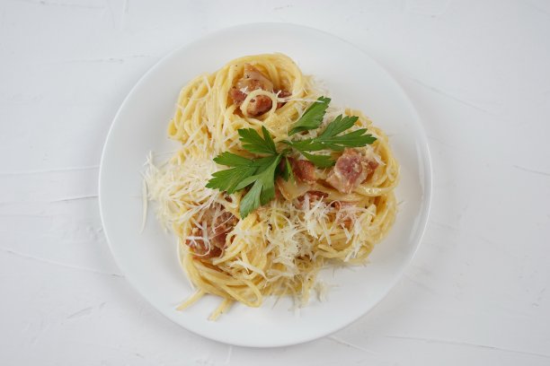 培根鸡蛋奶油卡邦尼拉意面图片下载