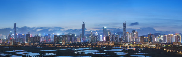 黄昏时分，中国深圳的天际线。从香港边境眺望图片下载