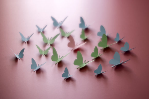 彩纸蝴蝶图片下载