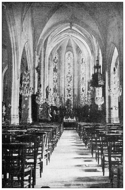 法国城镇的古董旅行照片:蒙迪迪埃，圣墓埃格里斯图片下载