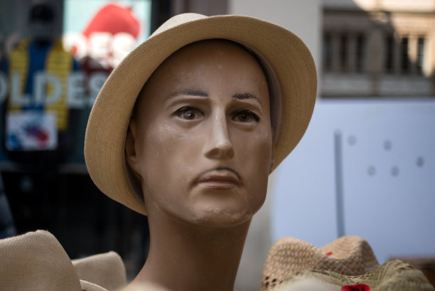 市场上模特戴的夏日帽子图片下载