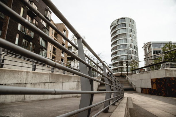 著名的建筑在汉堡的街道上，德国-股票照片图片下载