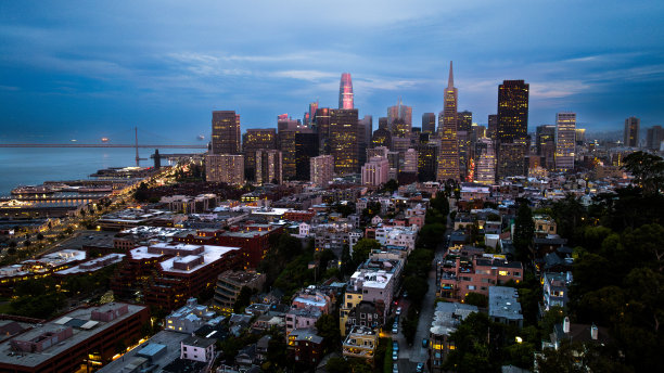 旧金山市中心的夜景图片下载