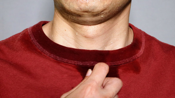 日本男人出汗很多图片下载