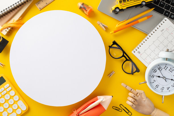 学术准备主题。俯视图文具项目，如日记，计算器，日历，笔记本电脑，手势对空白的圆圈与空间的文字或广告在充满活力的黄色背景图片下载