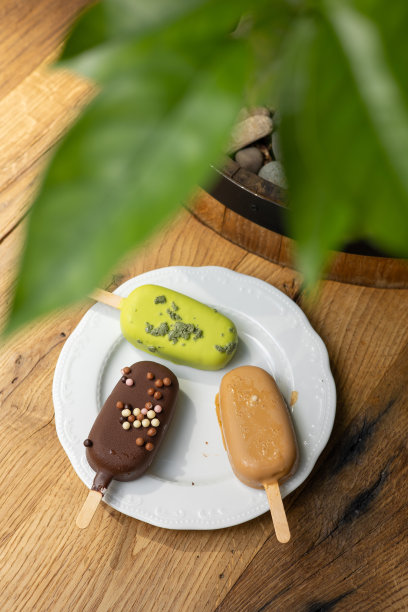 糖果店的美味冰淇淋。图片下载