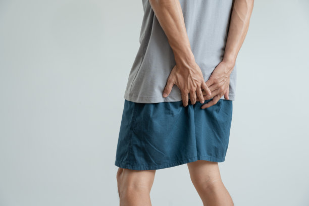 腹部和痔疮、疼痛、胃痛、肠痛、保健、便秘、解剖、疼痛、腹部、肠道问题、血性腹泻、胃痛、癌症图片下载