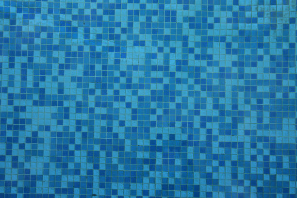 带梯子的酒店游泳池，特写图片下载