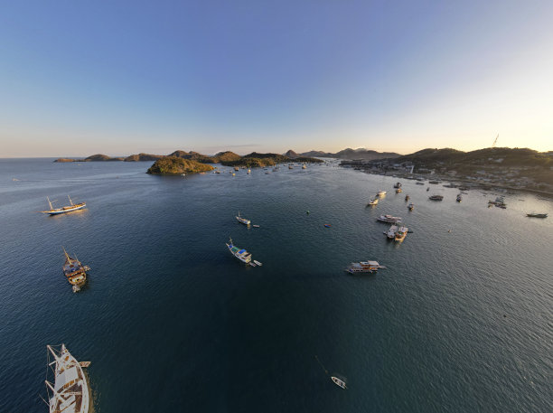 豪华的菲尼西在纳uan巴霍帆船科莫多国家公园图片下载