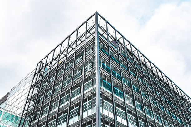 商业区的现代摩天大楼图片下载