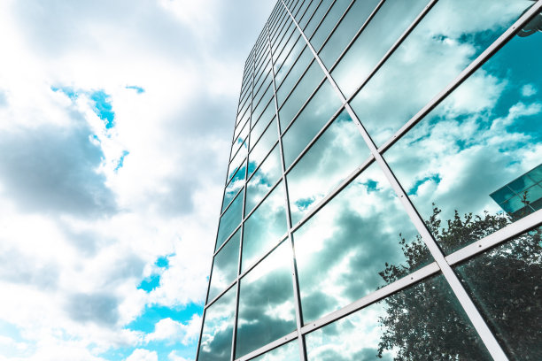 伸展的黑色现代窗户结构图片下载