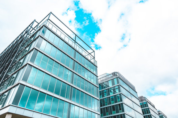 商业区的现代摩天大楼图片下载