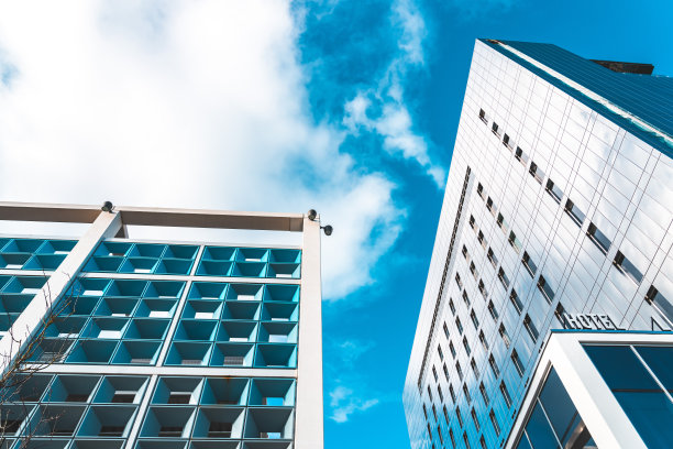 靠近大楼外面。建筑上的细节图片下载