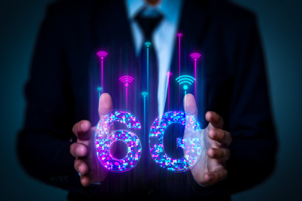 商人手展示6G文本虚拟现实。未来技术6G网络无线系统和物联网。智能手机上的Wifi和智慧城市通信网络，全球无线设备图片下载