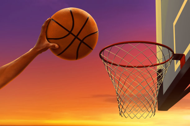 职业篮球运动员在行动图片下载