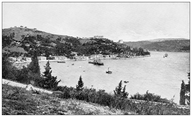 古色古香的君士坦丁堡(伊斯坦布尔)旅游照片:博斯普鲁斯，欧洲一侧图片下载