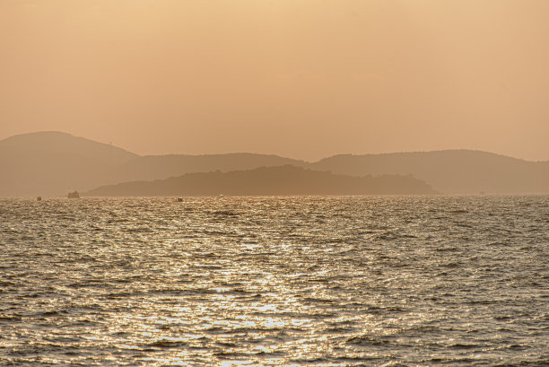 日落时的黄色日光图片下载