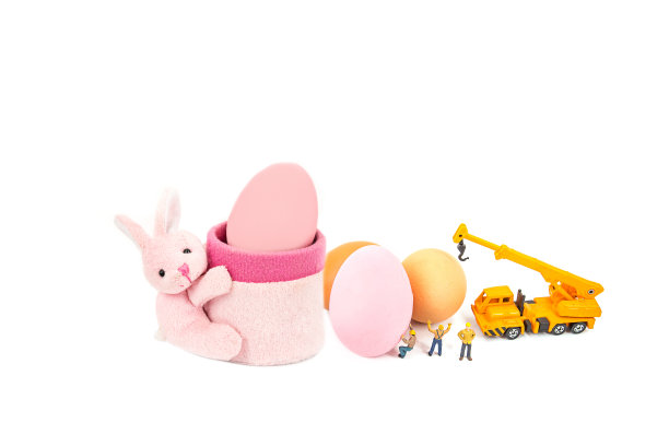 微型工蜂和卵，孤立在白色背景上图片下载