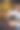 年轻的中国妇女小提琴制造商在她的小提琴的跳线上用火签上她的名字图片下载