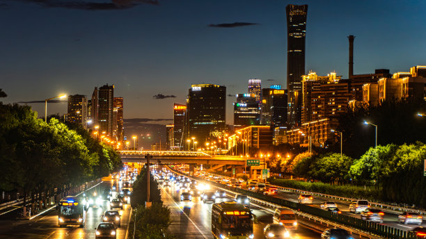 晚上从立交桥上看国贸CBD大厦图片下载