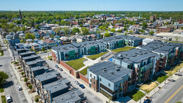 韦恩堡市中心公寓泳池庭院景观图片下载