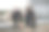 公司合伙人在屋顶上操作现代设备图片下载