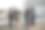不同种族的同事在屋顶上庆祝达成一致图片下载