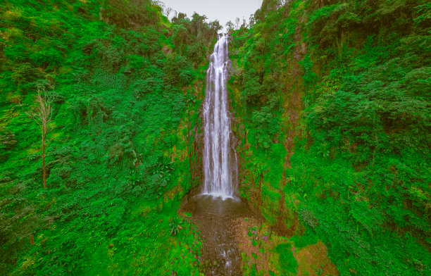 夏天的马泰杜尼瀑布图片下载