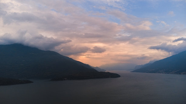 意大利北部伦巴第的科莫湖鸟瞰图。图片摄于2023年6月。图片下载