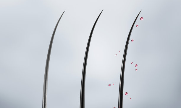 用洗发水或精华液滋养头发。库存图片图片下载