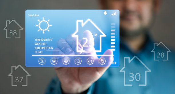 快乐男人触摸助手智能家居自动化未来界面。温度选择自动化系统技术图片下载