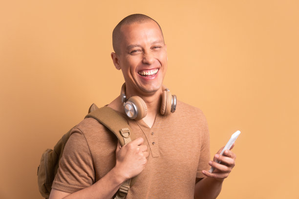 有趣的人开心地笑着图片下载