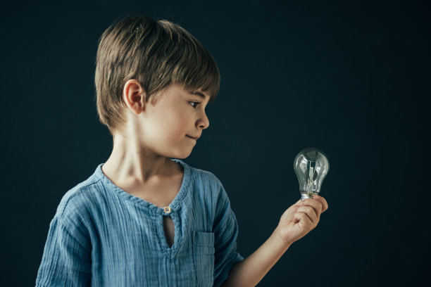 小天才在思考图片下载