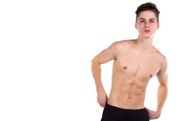 年轻帅气的小伙子在摄影棚里摆姿势。图片下载