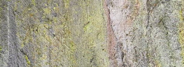 带有石墙碎片的旗帜。图片下载