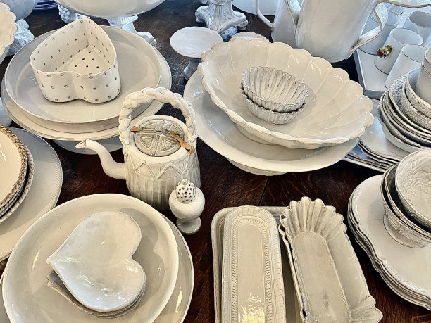 白色陶瓷系列设计图片下载