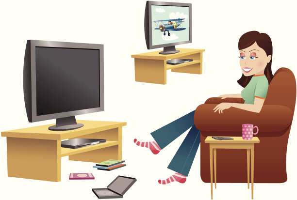女孩在家里看电视图片下载