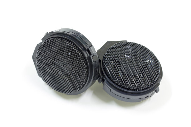 白色背景汽车音响，隔离，汽车维修服务。图片下载