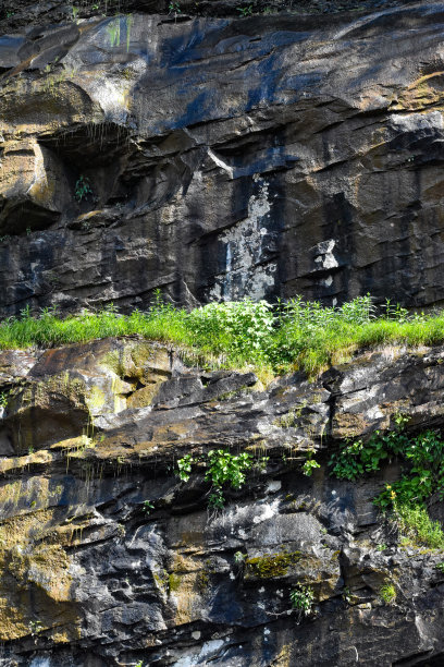 位于宾夕法尼亚州洛亚尔索克溪附近的伊格尔斯米尔的岩石悬崖图片下载
