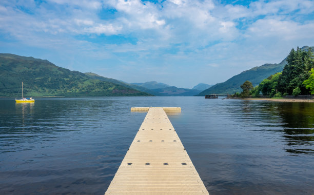 但在苏格兰的洛蒙德湖图片下载