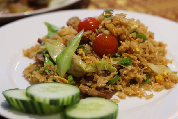 牛肉炒饭盘图片下载