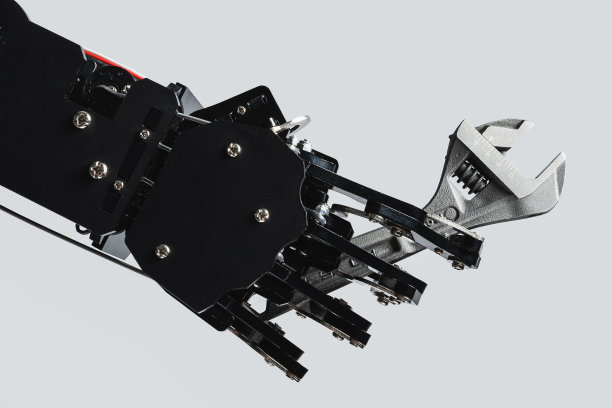 带可调扳手的真正机械手。人工智能发展或人工智能取代工作的概念图片下载