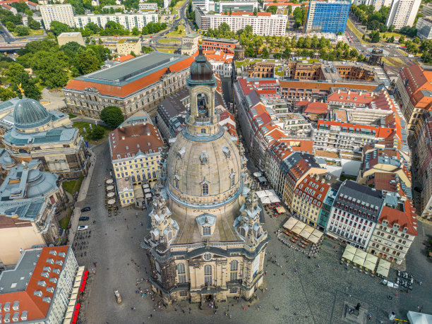 德国德累斯顿老城的无人机鸟瞰图。图片下载