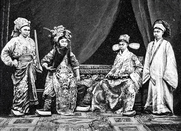 中国，四个演员穿着舞台服装图片下载