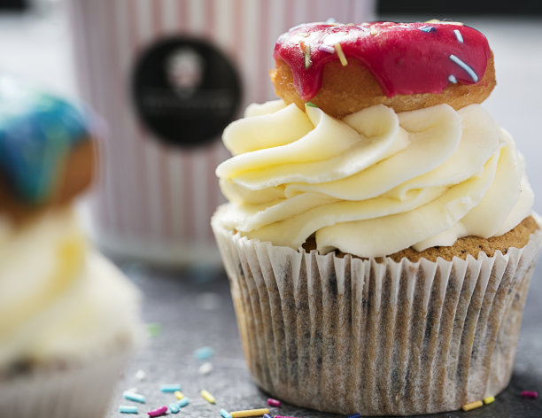 彩色纸杯蛋糕特写照片图片下载