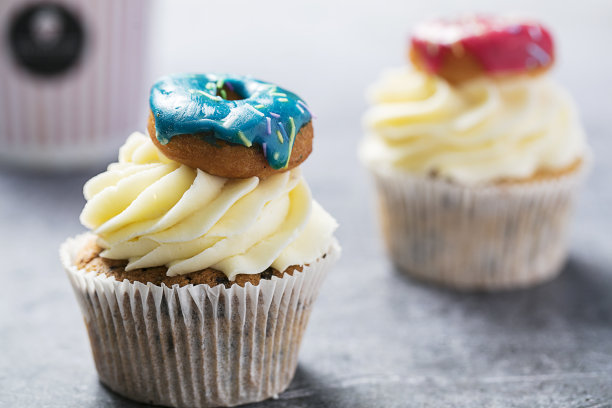 彩色纸杯蛋糕特写照片图片下载