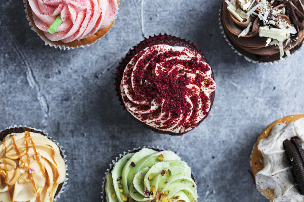 彩色纸杯蛋糕特写照片图片下载