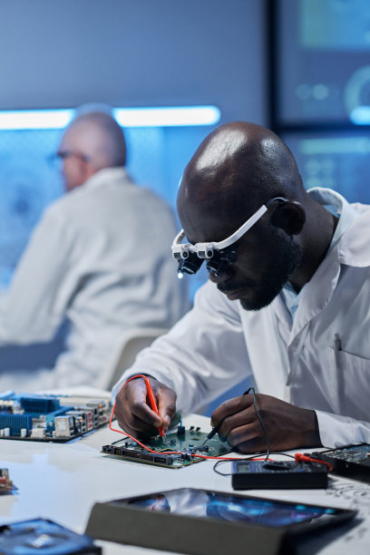 电脑主板工程师图片下载