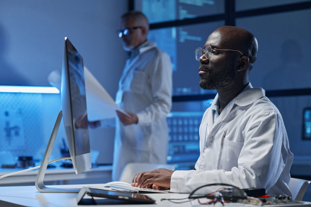 办公室电脑工程师图片下载