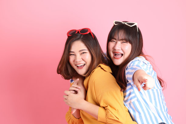 快乐的亚洲朋友图片下载